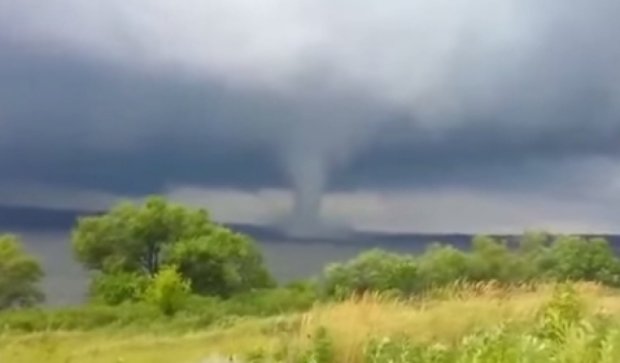 Торнадо пронеслось по окраинам Днепропетровска (видео)