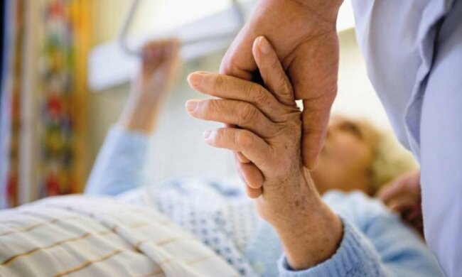 Алименты пожилым родителям: новый закон добавит проблем украинцам