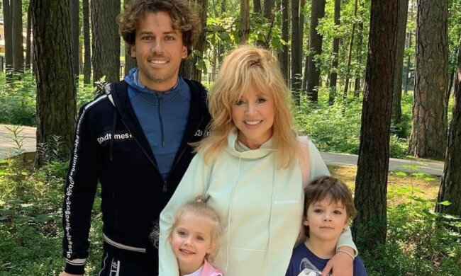 Алла Пугачова та Максим Галкін з дітьми, фото: ТСН