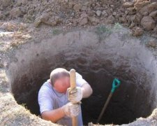 Захлебнулся в отходах: жуткая смерть малыша шокировала украинцев