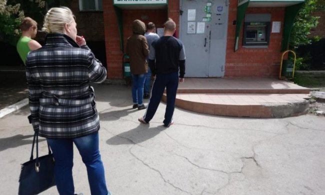 Подстерегают возле почты и банков: в Києве орудует опасная банда 
