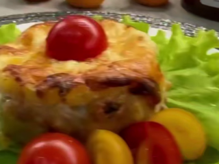 Курка з ананасами, кадр з відео