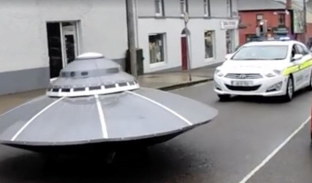 Полицейские в Ирландии остановили НЛО
