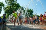У джазі не тільки дівчата: у Запоріжжі з'явився фонтан з класичною музикою