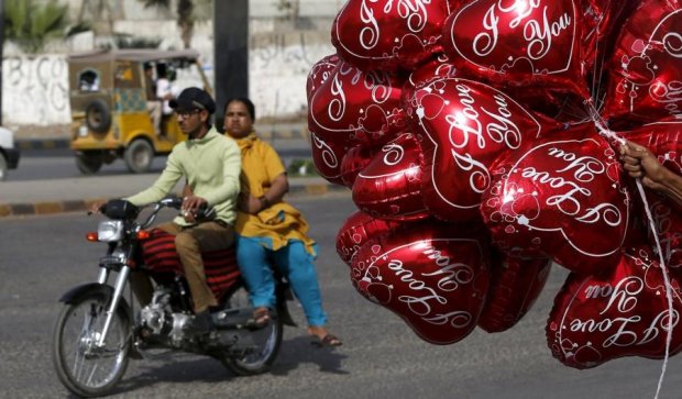 День Святого Валентина официально запретили в Пакистане