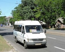 Дніпрі водій помер за кермом переповненої маршрутки, медики не встигли