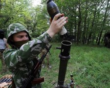 Бойовики обстріляли автомобіль з мирними мешканцями