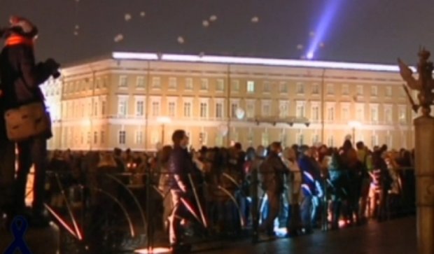 В Петербурге выпустили в небо 224 воздушных шара с именами погибших пассажиров 