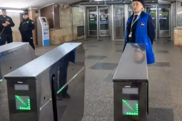 Турникеты, метро, кадр из видео