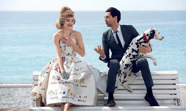 Супермодель приміряла образ скромниці