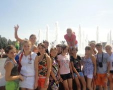 Дочка мера голяка познущалася над Біблією: фото 18+