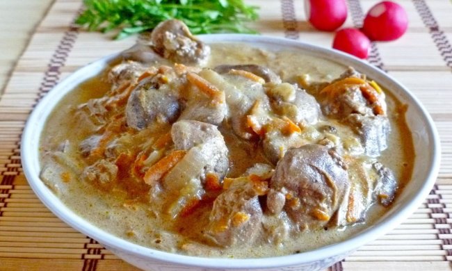 Куряча печінка з медовою цибулею: швидкий і корисний рецепт