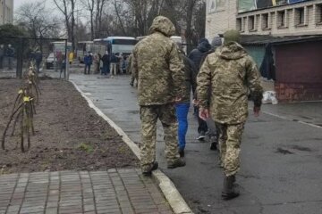 Визит в ТЦК, скриншот: YouTube