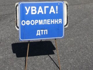 Грузовик Volvo с полуприцепом на месте ДТП на Волыни