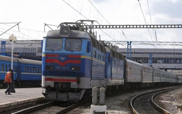 Под Одессой поезд сошел с рельсов: первые подробности