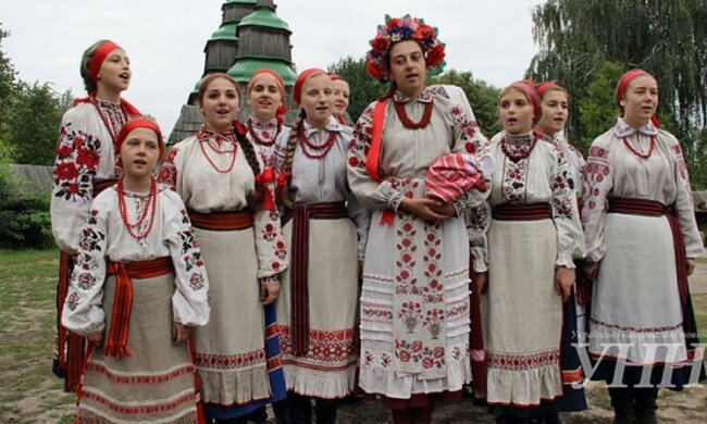 У Пирогово відтворили стародавні весільні обряди України (фото, відео)