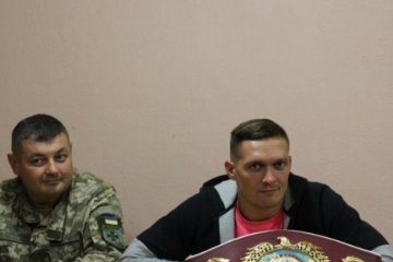 Усик показал пограничникам свое достоинство 