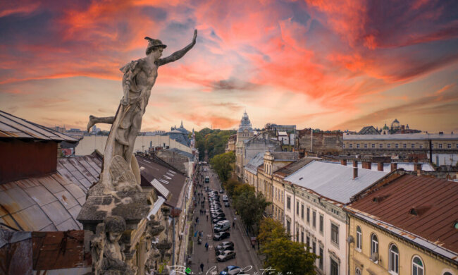 Неймовірну красу осіннього Львова показали з висоти: "Душа України"