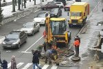 Харків'ян розсмішили "трудяги" комунальники, п'ятеро дивляться, двоє копають: "І кожному заплати..."