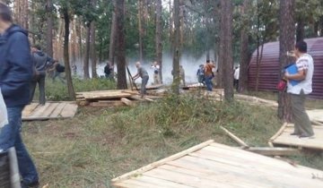 Націоналісти знесли паркан "незаконного" будівництва в Києві
