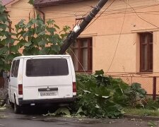 В'їхав у стовп, фото ua-reporter.com