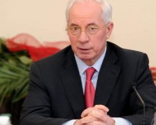 Азаров рассылает украинским журналистам непристойные предложения: фото