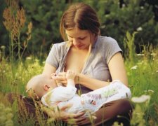 Жінка пожертвувала грудьми заради благодійності