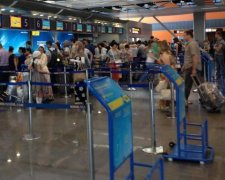 Не хватило мест: МАУ нагло вышвырнула семью с ребенком