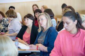 Батьківські збори. Фото з відкритих джерел