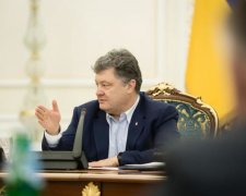 Признание по скайпу и протест Femen: что думают украинцы о допросе Порошенко