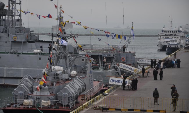 Украинский корабль неожиданно открыл огонь в Черном море: что происходит
