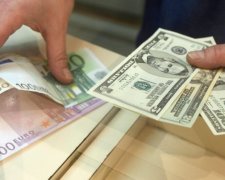 НБУ зміцнив гривню по відношенню до долара
