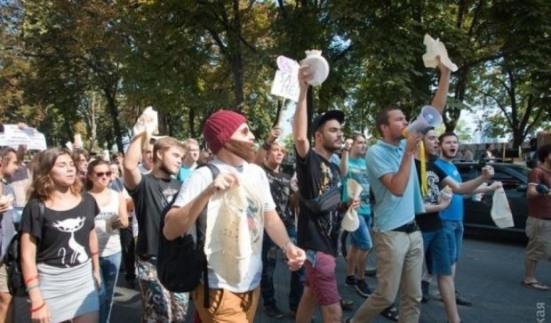 Одесситы устроили акцию в поддержку шаурмы (ФОТО)