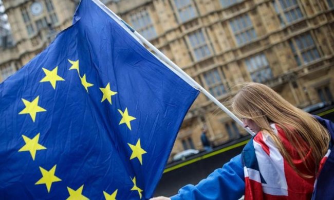 Brexit зірвався? Британія залишилася без головного помічника Мей