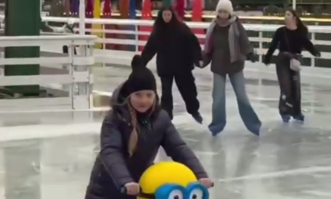 Українці, ковзанка, кадр з відео