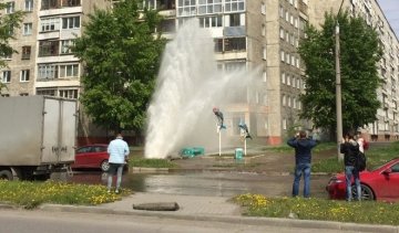 Фонтан окропу у Барнаулі вибив скло на 9 поверсі