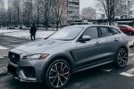У Львові помітили розкішний британський кросовер за ціною тисяч мінімалок - простим українцям такого не купити