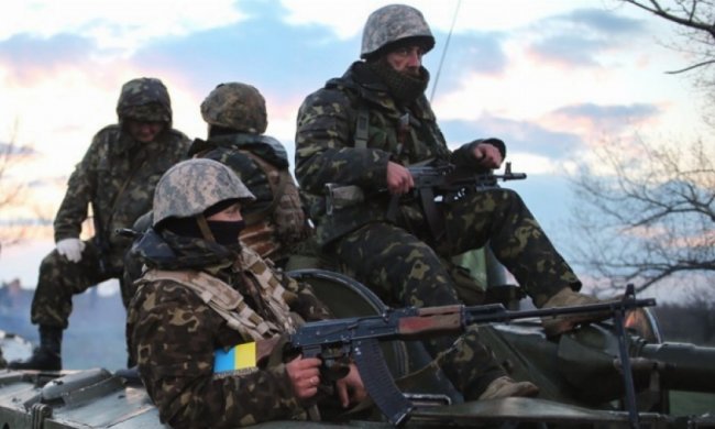 Украинских военных обстреляли из танка возле Широкино