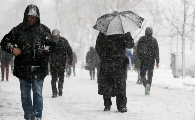 Погода на неделю: украинцев ждут адские испытание, много дождей и снег