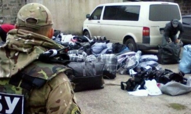 Бойовики залишилися без курток і взуття