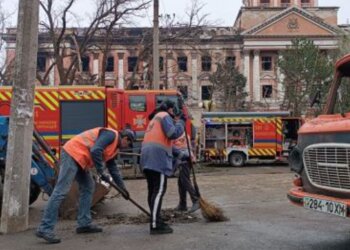 Коммунальщики по работе, скрин с YouTube