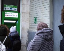 Украинцы в панике: с карточек ПриватБанка массово исчезают деньги