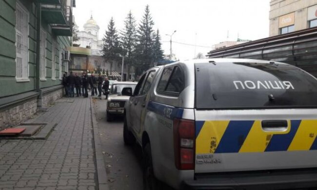 Одесские копы схватили рогатого преступника, дети в страшной опасности: видео
