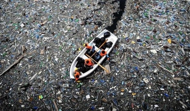 Через 30 років пластику в океані буде більше ніж риби