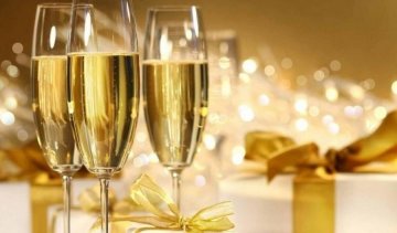 Пити шампанське із великих келихів шкідливо - вчені