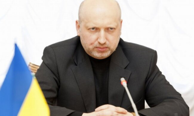 Турчинов обіцяє судити корупціонерів на стадіонах