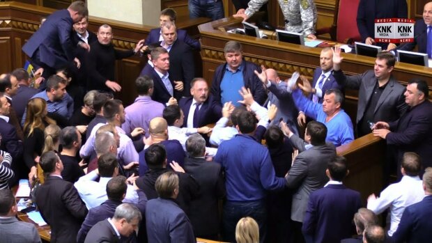 Винницкие депутатши устроили дикую потасовку, не по себе стало даже мужчинам: суд удивил вердиктом