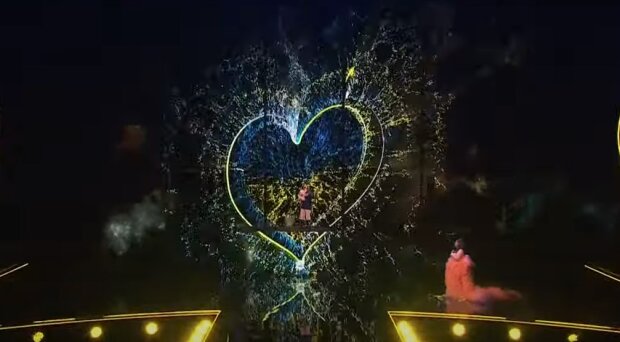Виступ Alyosha на завершенні 1 півфіналу Євробачення. Фото: Youtube