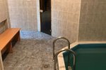 Керівництво вишу влаштувало сауну з басейном поруч з аудиторією (відео)