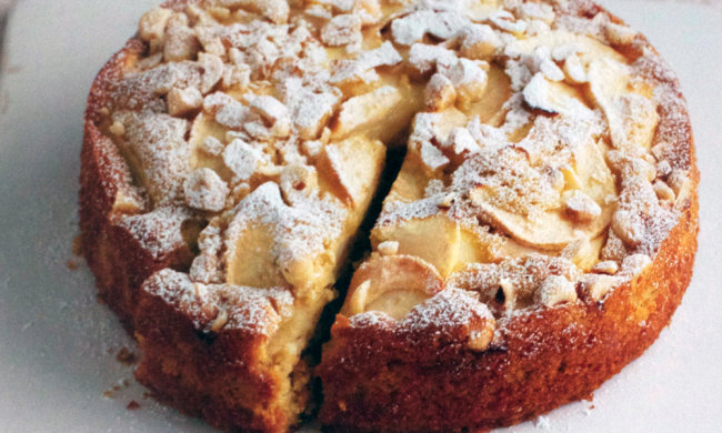 Оторваться невозможно: шоколадный торт с грушей и фундуком